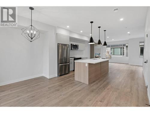 1225 Findlay Road Unit# 7, Kelowna, BC - Indoor Photo Showing Kitchen With Upgraded Kitchen