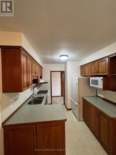 Main - 583 Annapolis Avenue, Oshawa, ON - Indoor Photo Showing Kitchen With Double Sink