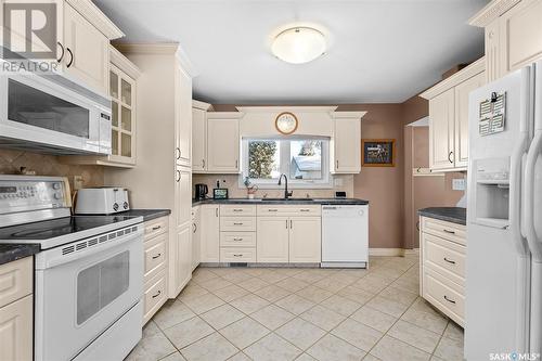 1219 Grafton Avenue, Moose Jaw, SK - Indoor Photo Showing Kitchen