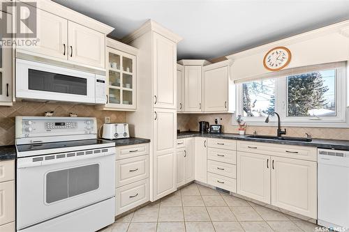 1219 Grafton Avenue, Moose Jaw, SK - Indoor Photo Showing Kitchen With Double Sink