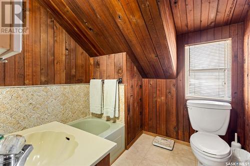 1219 Grafton Avenue, Moose Jaw, SK - Indoor Photo Showing Bathroom