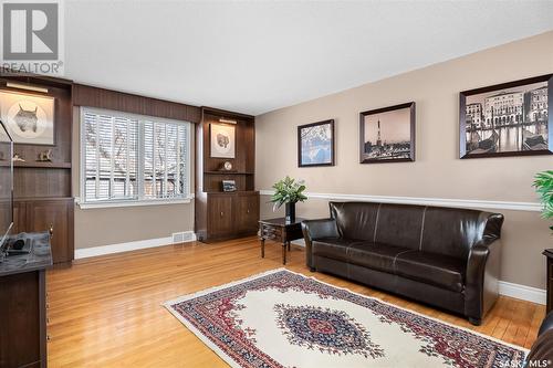 1219 Grafton Avenue, Moose Jaw, SK - Indoor Photo Showing Living Room