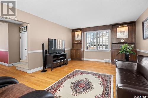 1219 Grafton Avenue, Moose Jaw, SK - Indoor Photo Showing Living Room