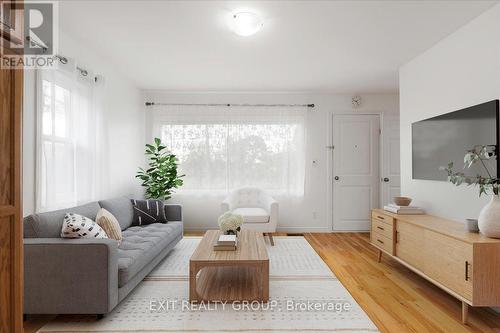 156 Catharine Street, Belleville, ON - Indoor Photo Showing Living Room