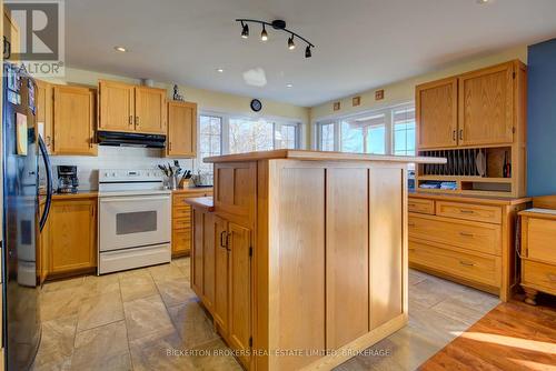 1125 Nine Mile Point Road, Frontenac Islands (The Islands), ON - Indoor Photo Showing Kitchen