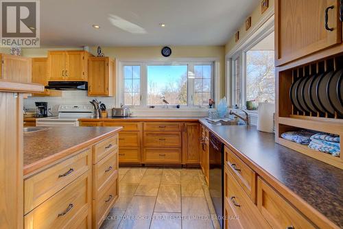 1125 Nine Mile Point Road, Frontenac Islands (The Islands), ON - Indoor Photo Showing Kitchen