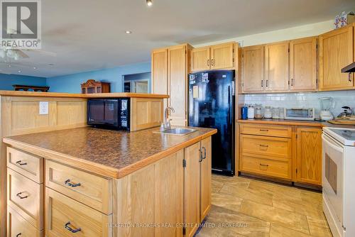 1125 Nine Mile Point Road, Frontenac Islands (The Islands), ON - Indoor Photo Showing Kitchen