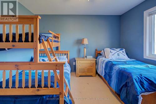 1125 Nine Mile Point Road, Frontenac Islands (The Islands), ON - Indoor Photo Showing Bedroom