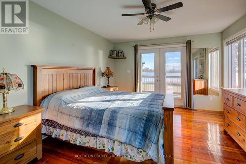 1125 Nine Mile Point Road, Frontenac Islands (The Islands), ON - Indoor Photo Showing Bedroom