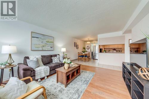 301 - 40 Bay Mills Boulevard, Toronto, ON - Indoor Photo Showing Living Room