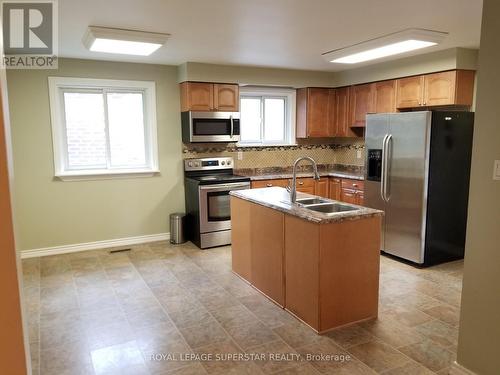 6 Huntley Court, Brampton, ON - Indoor Photo Showing Kitchen With Double Sink