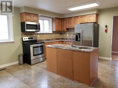 6 Huntley Court, Brampton, ON - Indoor Photo Showing Kitchen With Double Sink