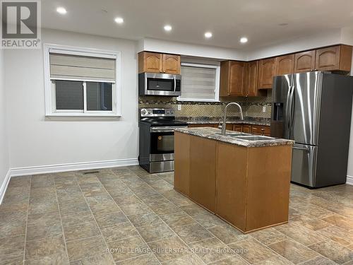 6 Huntley Court, Brampton, ON - Indoor Photo Showing Kitchen