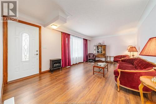 189 Gosfield Townline Road East, Essex, ON - Indoor Photo Showing Living Room