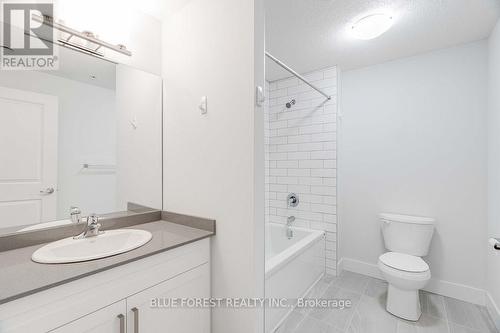 304 - 25 Centre Street, London, ON - Indoor Photo Showing Bathroom