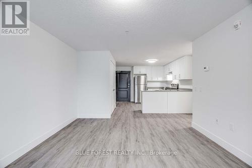 304 - 25 Centre Street, London, ON - Indoor Photo Showing Kitchen