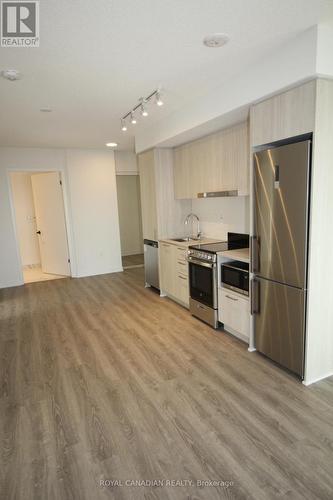 506 - 195 Commerce Street, Vaughan, ON - Indoor Photo Showing Kitchen