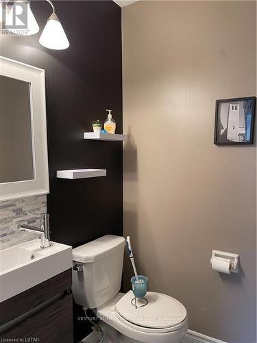 710 Wonderland Road S, London, ON - Indoor Photo Showing Bathroom