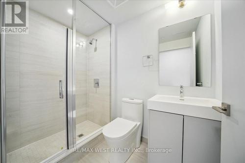 2401 - 2920 Highway 7, Vaughan, ON - Indoor Photo Showing Bathroom