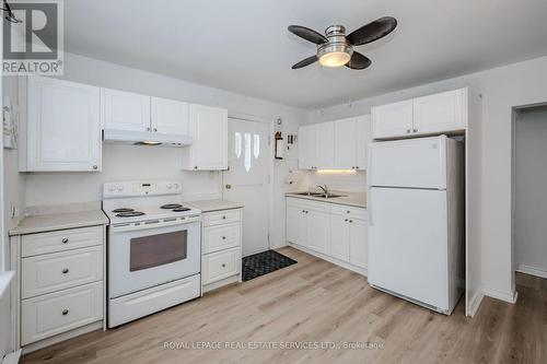 3209 Bronte Road, Oakville, ON - Indoor Photo Showing Kitchen With Double Sink