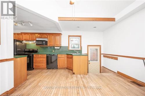 12 Robertson Place, St. Catharines, ON - Indoor Photo Showing Kitchen