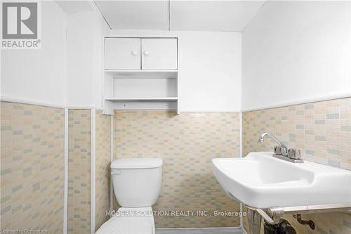 12 Robertson Place, St. Catharines, ON - Indoor Photo Showing Bathroom