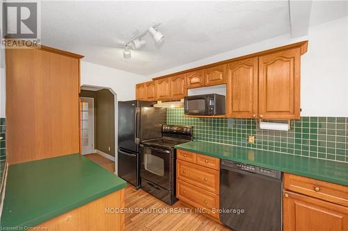 12 Robertson Place, St. Catharines, ON - Indoor Photo Showing Kitchen