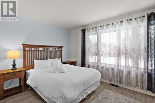 159 Vacation Inn Drive, Collingwood, ON - Indoor Photo Showing Bedroom