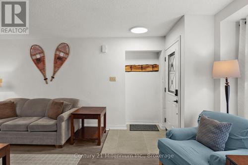 159 Vacation Inn Drive, Collingwood, ON - Indoor Photo Showing Living Room