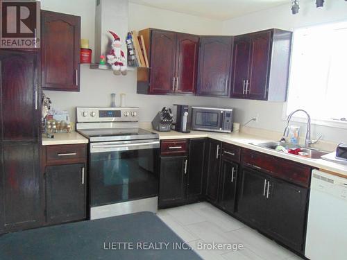 21450 Concession Ten Road E, South Glengarry, ON - Indoor Photo Showing Kitchen With Double Sink