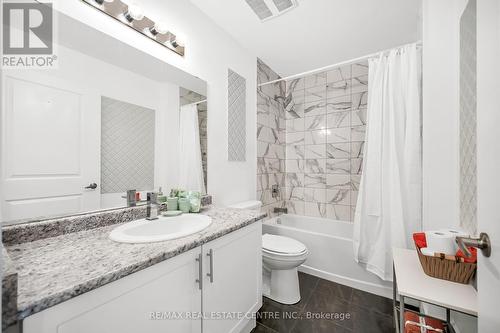 222 - 101 Shoreview Place, Hamilton, ON - Indoor Photo Showing Bathroom