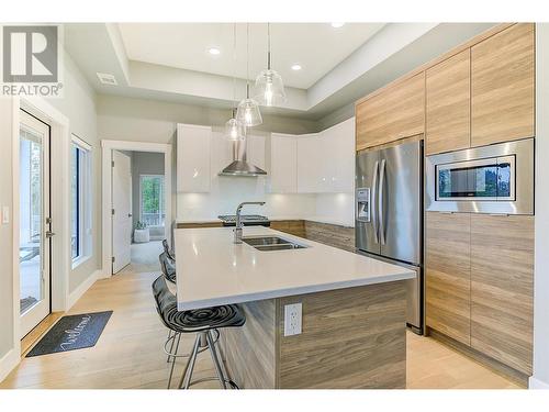 2161 Upper Sundance Drive Unit# 20, West Kelowna, BC - Indoor Photo Showing Kitchen With Double Sink With Upgraded Kitchen