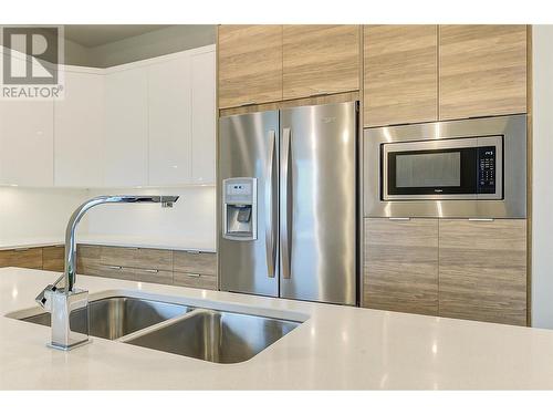 2161 Upper Sundance Drive Unit# 20, West Kelowna, BC - Indoor Photo Showing Kitchen With Stainless Steel Kitchen With Double Sink With Upgraded Kitchen