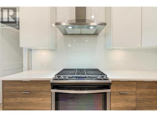 2161 Upper Sundance Drive Unit# 20, West Kelowna, BC - Indoor Photo Showing Kitchen With Upgraded Kitchen