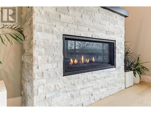 2161 Upper Sundance Drive Unit# 20, West Kelowna, BC - Indoor Photo Showing Living Room With Fireplace