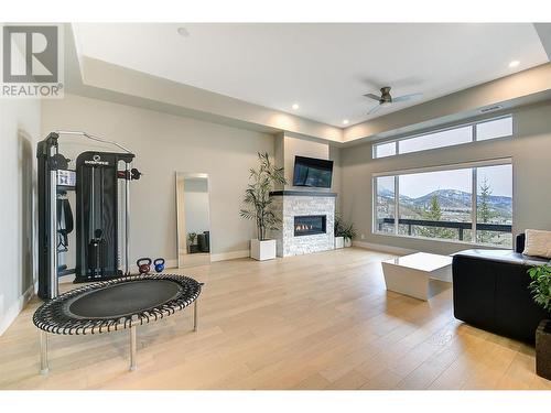 2161 Upper Sundance Drive Unit# 20, West Kelowna, BC - Indoor Photo Showing Living Room With Fireplace