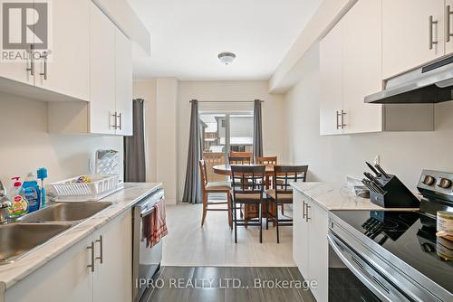 5 Sapphire Way, Thorold, ON - Indoor Photo Showing Kitchen With Double Sink