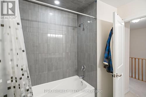 5 Sapphire Way, Thorold, ON - Indoor Photo Showing Bathroom