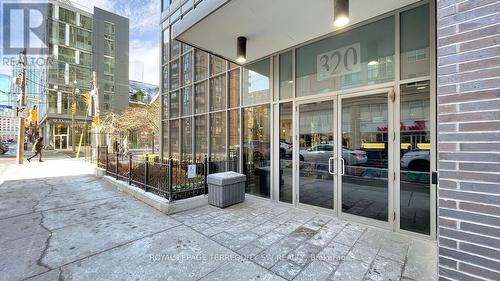 810 - 320 Richmond Street E, Toronto, ON - Outdoor