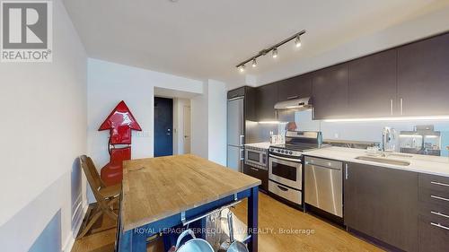 810 - 320 Richmond Street E, Toronto, ON - Indoor Photo Showing Kitchen