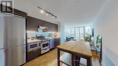 810 - 320 Richmond Street E, Toronto, ON - Indoor Photo Showing Kitchen