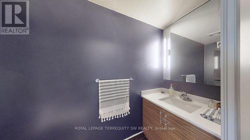 810 - 320 Richmond Street E, Toronto, ON - Indoor Photo Showing Bathroom