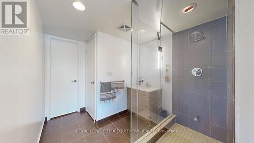 810 - 320 Richmond Street E, Toronto, ON - Indoor Photo Showing Bathroom