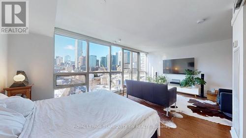 810 - 320 Richmond Street E, Toronto, ON - Indoor Photo Showing Bedroom