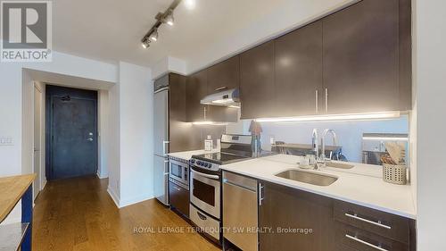 810 - 320 Richmond Street E, Toronto, ON - Indoor Photo Showing Kitchen With Upgraded Kitchen