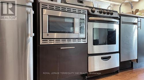 810 - 320 Richmond Street E, Toronto, ON - Indoor Photo Showing Kitchen