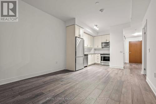 809 - 1050 Main Street E, Milton, ON - Indoor Photo Showing Kitchen