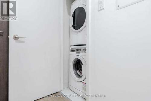 1516 - 27 Bathurst Street W, Toronto, ON - Indoor Photo Showing Laundry Room