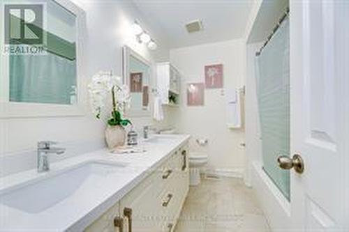 2564 Addingham Crescent, Oakville, ON - Indoor Photo Showing Bathroom