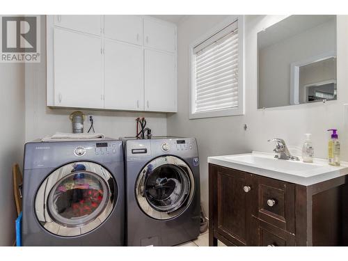 792 Burne Avenue, Kelowna, BC - Indoor Photo Showing Laundry Room